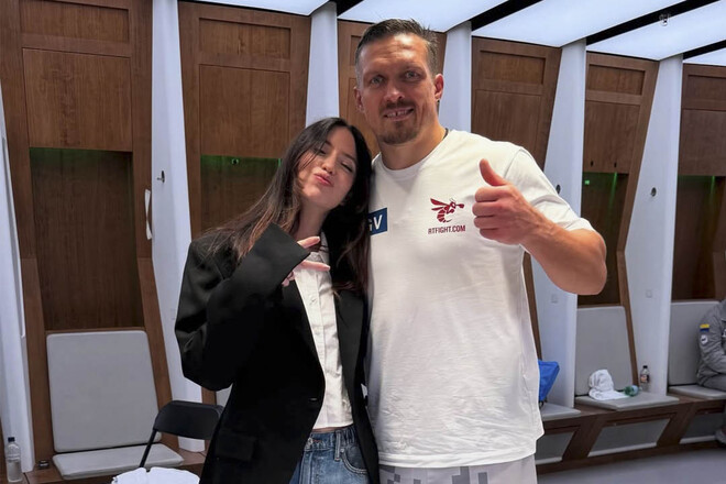 ФОТО. Двое крымчан на Уэмбли: DOROFEEVA поделилась увиденным на бою Усика