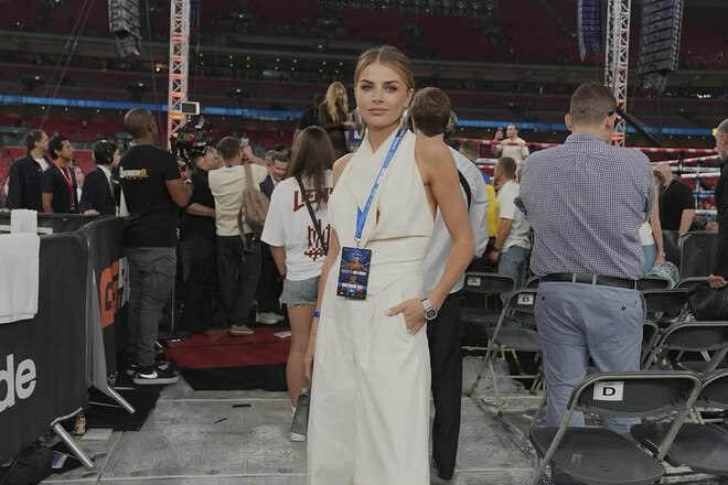 ВІДЕО. Емоції не передати! Реакція Влади Зінченко на бій Усика