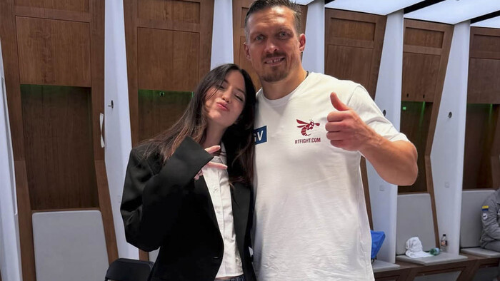 ФОТО. Двое крымчан на Уэмбли: DOROFEEVA поделилась увиденным на бою Усика