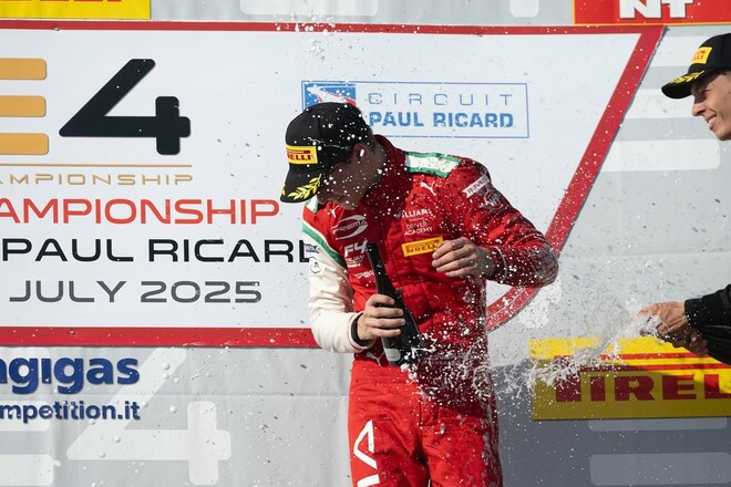 Гимн Украины трижды звучал во Франции. Бондарев успешно завершил этап Ф4