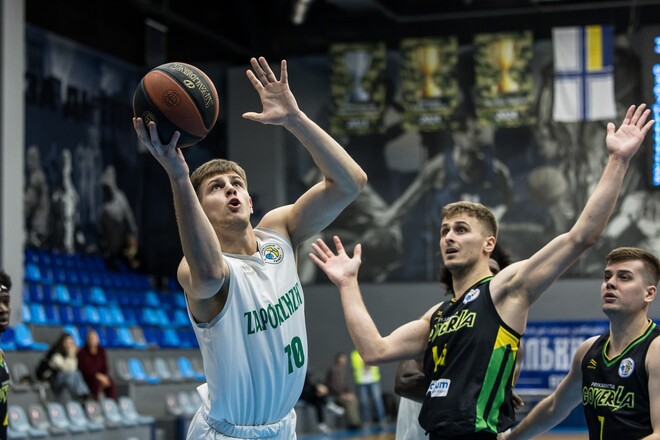 Старый Луцк подписал контракт с игроком Запорожья