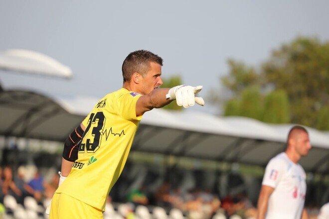 ОФИЦИАЛЬНО. Бывший голкипер Карпат покинул расположение Колоса