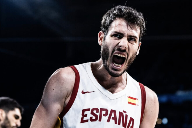 Известный форвард Барселоны завершил карьеру в 31 год.