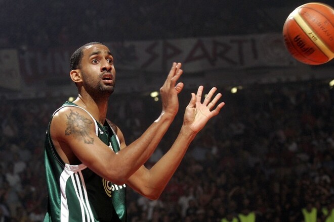 Двухкратный чемпион Евролиги устроился в клуб НБА, где играет украинец