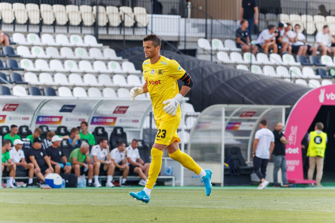 Карпати після від'їзду до Іспанії воротаря підписали ще одного голкіпера