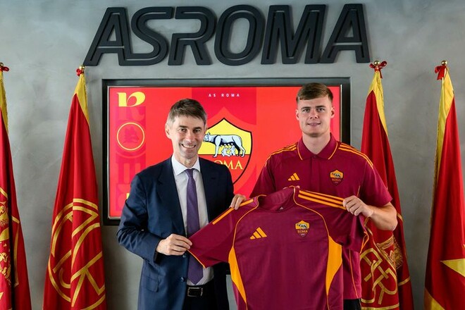 ОФИЦИАЛЬНО. Рома подписала замену Довбику. Он взял номер украинца