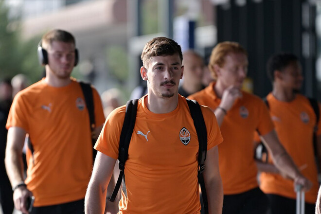 ВИДЕО. Как футболисты Шахтера летят в Стамбул