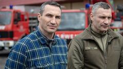 ВИДЕО. Братья Кличко вышли на митинг в Киеве