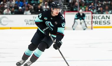 Второй номер драфта НХЛ получил многомиллионный контракт