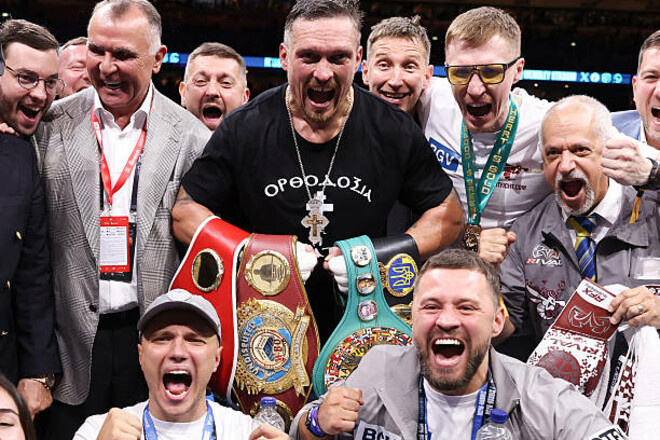 ФОТО. Усик впервые показал лицо после боя с Дюбуа. Как выглядит чемпион?