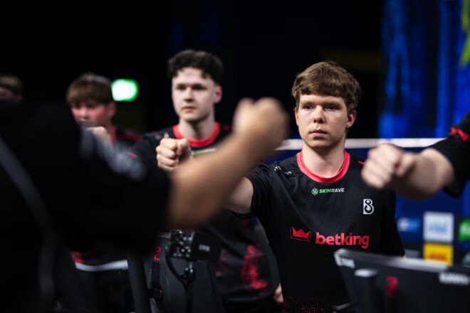 Украинцы из B8 уступили Astralis в стартовом матче IEM Cologne по CS2