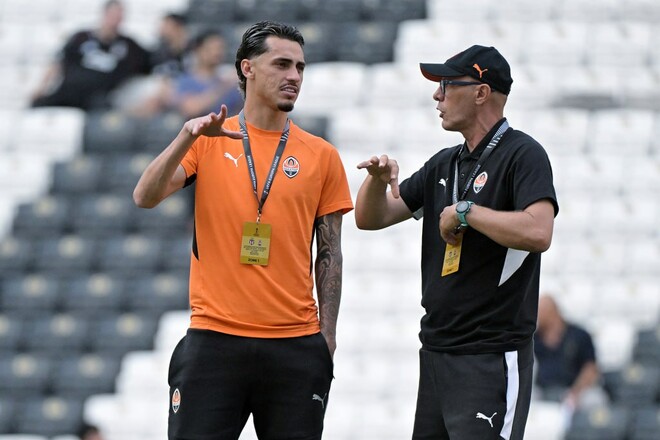 ФОТО. Футболисты и тренеры Шахтера прибыли на стадион Бешикташа