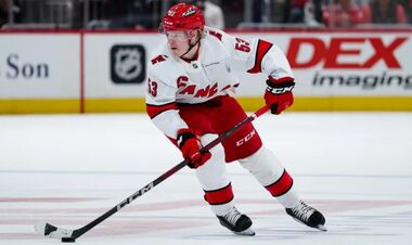 НХЛ. Новичок из Каролины заработает 45 миллионов