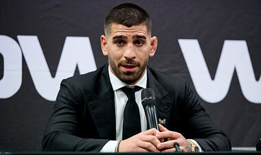 «Беги далеко». Бывшие чемпионы UFC поругались из-за титульного поединка