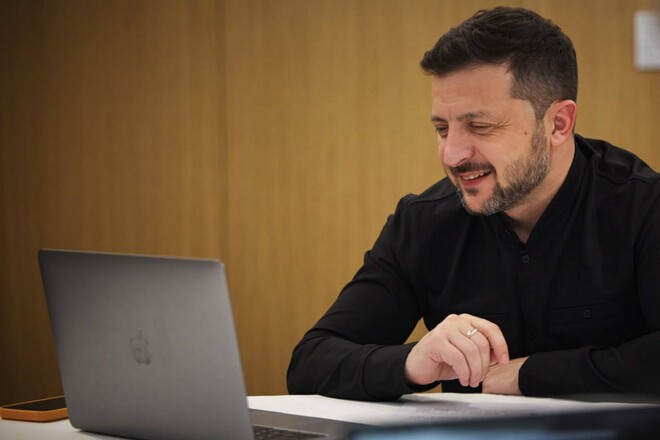 Володимир Зеленський провів розмову з президентом ФІФА та Андрієм Шевченком