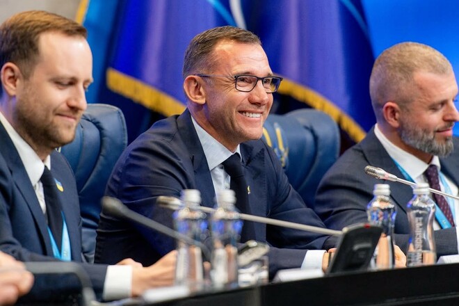 Шевченко, Кака, Трезеге. Легенди футболу провели матч у столиці Парагваю