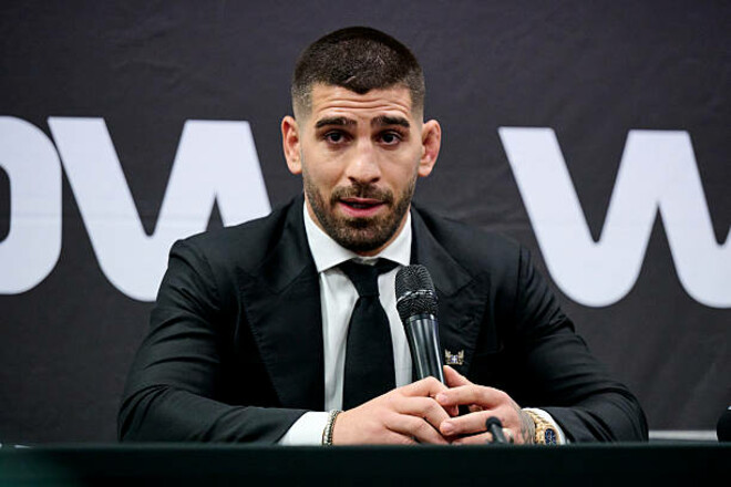 «Беги далеко». Бывшие чемпионы UFC поругались из-за титульного поединка