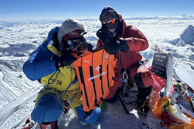 Восьмое покорение Эвереста. Фан Шахтера покорил самую высокую вершину мира