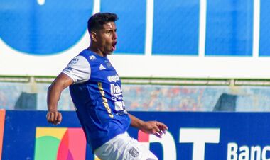 На позицію опорника Кривбас вивчає венесуельського футболіста