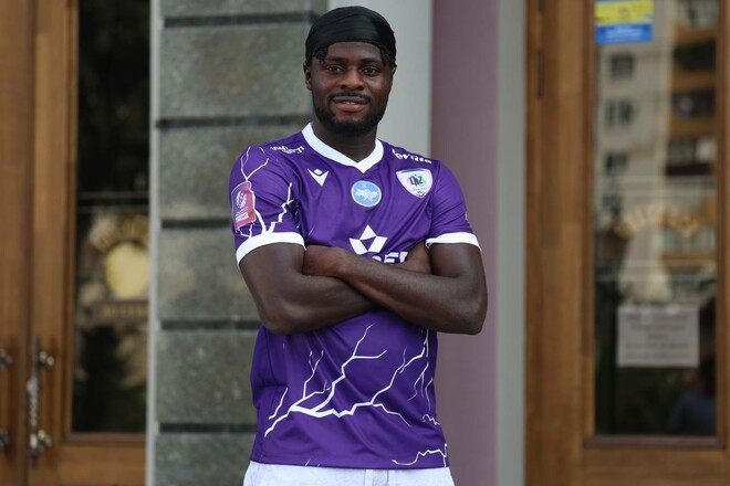 OFFICIALLY. LNZ bought a Nigerian midfielder from a Portuguese club