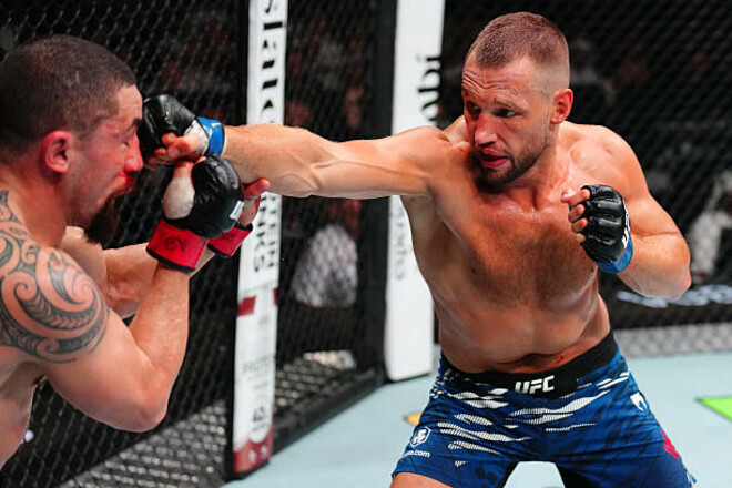 Де Риддер вырвал победу над Уиттакером в главном событии UFC в Абу-Даби