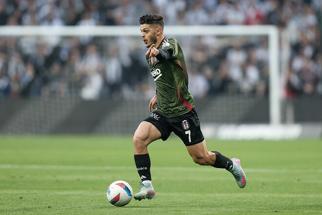 Він грав у АПЛ. Хавбек може залишити Бешикташ після фіаско із Шахтарем