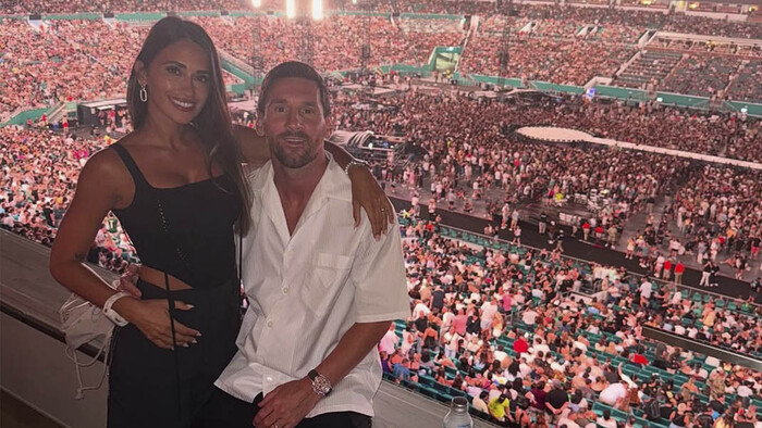 ВІДЕО. Мессі та Антонела вразили своєю появою на концерті Coldplay