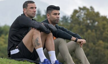 ФОТО. Встреча старых друзей. Экс-игрок Шахтера посетил тренировку