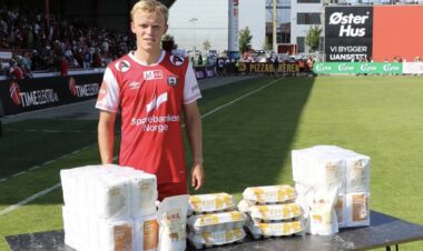 Яйца, овсянка и молоко. Брюне снова оригинально наградил лучшего