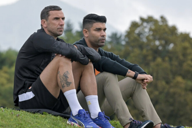 ФОТО. Встреча старых друзей. Экс-игрок Шахтера посетил тренировку