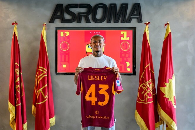 OFFICIALLY. Dovbik has a new classmate. Roma signed a Brazilian