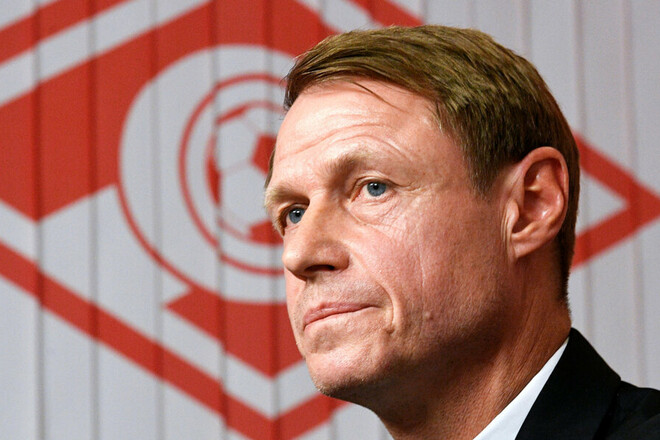 Экс-тренера Карпат матерят на болотах