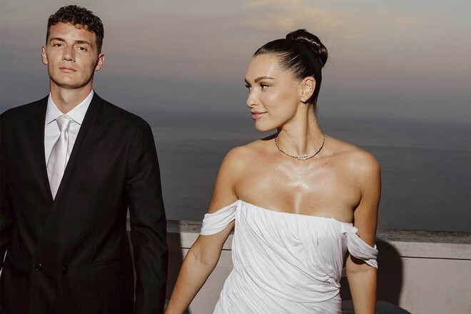 ФОТО. Чемпион мира сказал «да» — косовская красавица довела его до слез