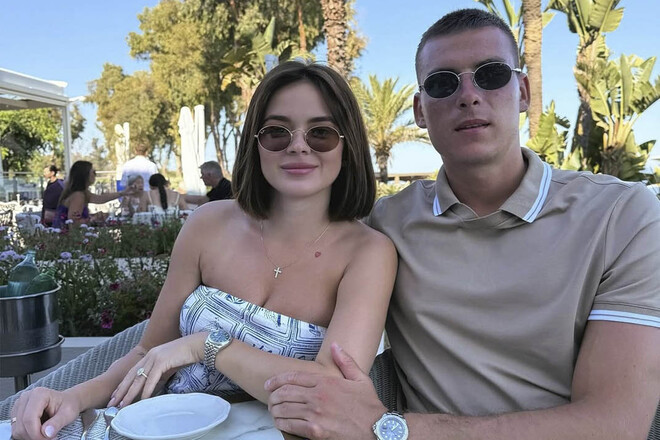 Андрей и Анастасия Лунины покорили сеть семейными фото из Испании