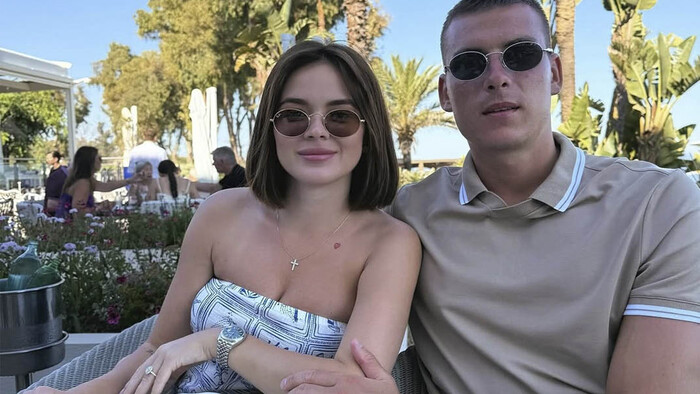 Андрій і Анастасія Луніни підкорили мережу сімейними фото з Іспанії