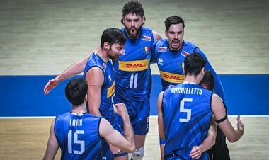 Чемпіони світу впевнено стартували. Визначено першого півфіналіста ЛН