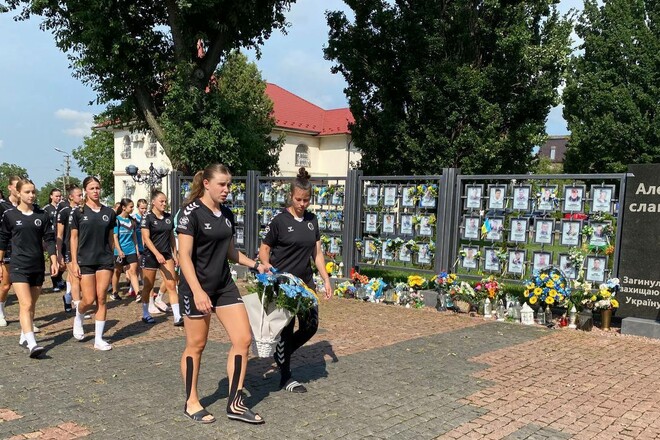 Гандболистки львовской Галичанки почтили память погибших воинов