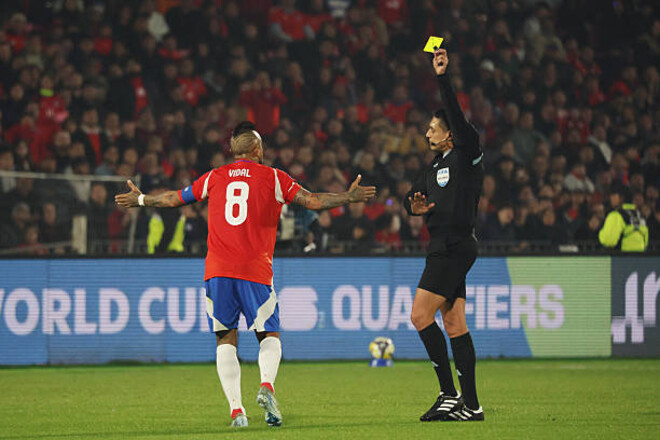 Відаль продовжує погоню за Рамосом за кількістю жовтих карток