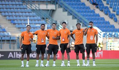 ФОТО. Футболісти Шахтаря прибули на стадіон у Кракові і випробували газон