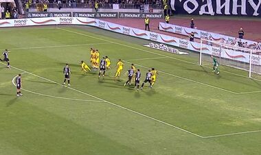 Спорное решение арбитра. Александрия осталась в меньшинстве и пропустила