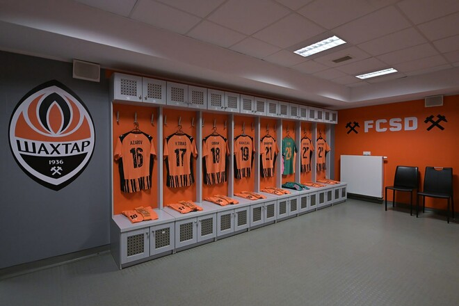ФОТО. Как выглядит раздевалка Шахтера перед матчем с Бешикташем