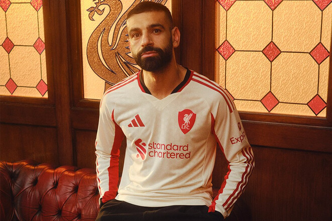 ФОТО. Следом за домашней. Ливерпуль представил новую гостевую форму