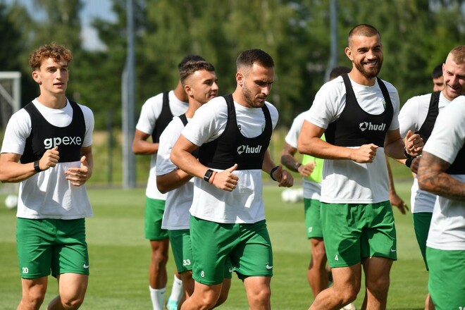 Где смотреть онлайн матч чемпионата Украины Карпаты – Полесье