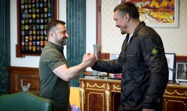 Photo. Zelensky met with Usik and discussed with the champion important issues