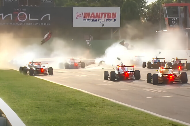 Гонка украинца Бондарева в Ф4 перенесена из-за инцидента. Что случилось?