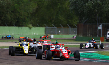 Украинец Бондарев в битве за победу в Формуле-4. Смотреть онлайн LIVE