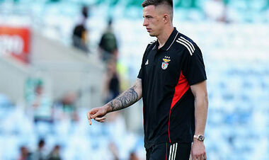 Photo. The goalkeeper of the national team of Ukraine was a gift from Usik