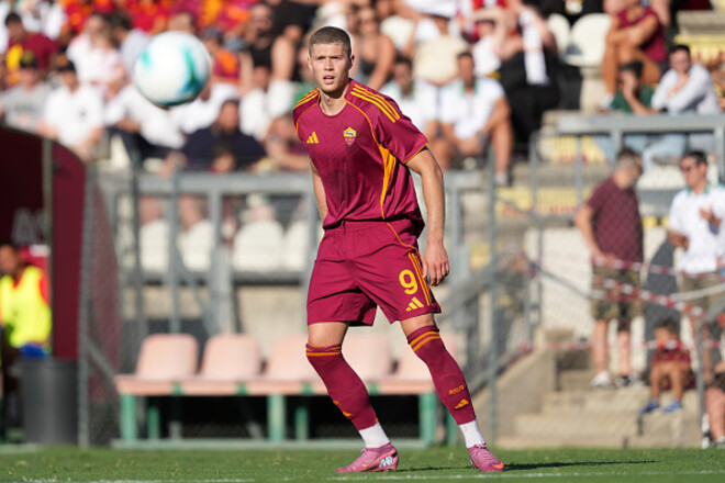 Источник: Рома выставила Довбика на трансфер и установила на него цену