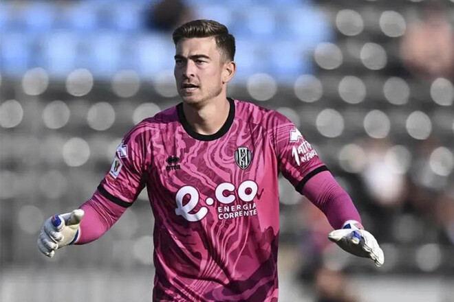 ФОТО. Сын легендарного нападающего стал вратарем и играет в Серии В