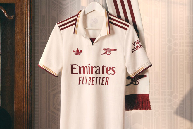 ФОТО. Арсенал представил третий комплект формы на следующий сезон